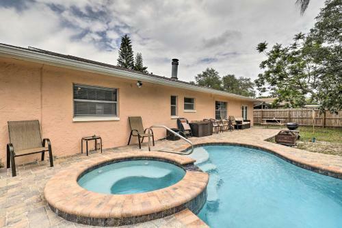 Pet-friendly Escape With Hot Tub 1 Mi To Beach