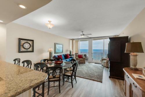 1205 - 2b/2 Bath With Bunks - Gulf Front Balcony - Living Room Faces The Gulf