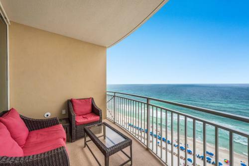 1205 - 2b/2 Bath With Bunks - Gulf Front Balcony - Living Room Faces The Gulf