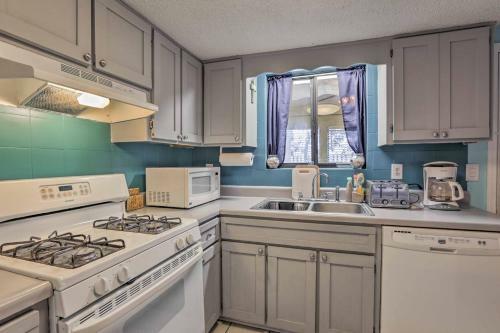 Panama City Townhome With Shared Pool-steps To Beach!