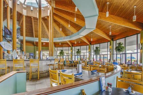 Edgewater Golf Villa 1002