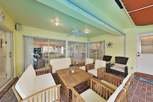Waterfront Hideaway With Heated Pool, Dock & Garage Home