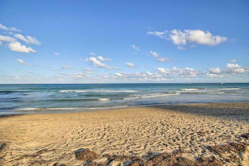 Riviera Beach Home With Private Pool-1 Min To Coast!