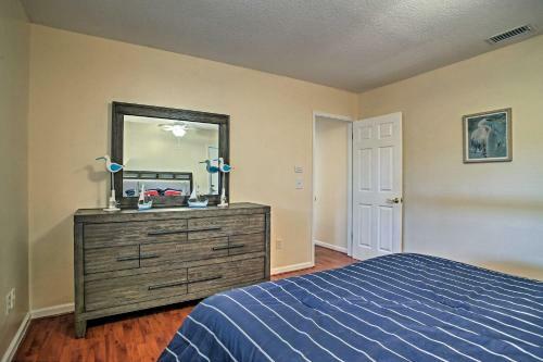 Riviera Beach Home With Pool - Walk To Beach!