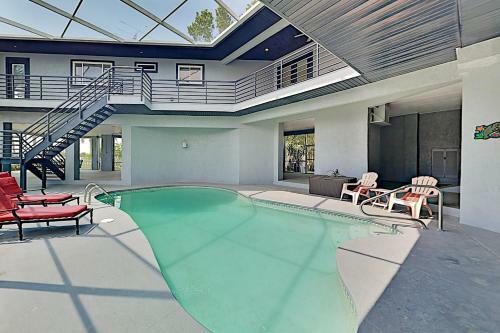 Beautiful River Home With Private Pool, Dock & Beach Home
