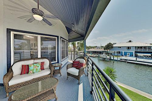 Beautiful River Home With Private Pool, Dock & Beach Home