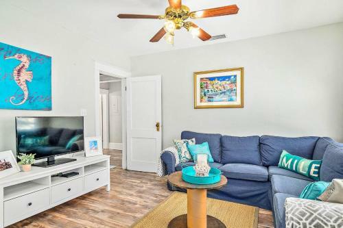 Charming Downtown Carriage Apartment