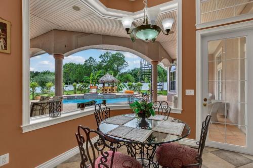 Luxury 5br Pool Spa Tiki Hut