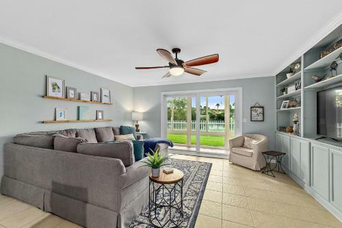 Island Oasis - 3br 2ba - Steps To The Ocean!