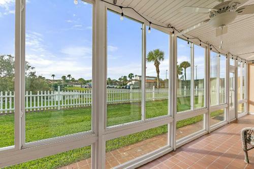 Island Oasis - 3br 2ba - Steps To The Ocean!