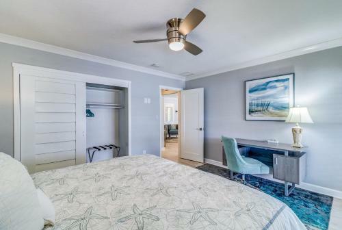 New Listing! Modern Retreat With Private Pool & Dock Home