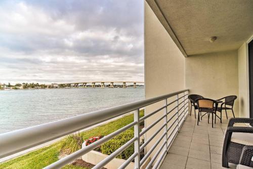 Apartamento St Petersburg Home With Pool Access, Oceanfront Views