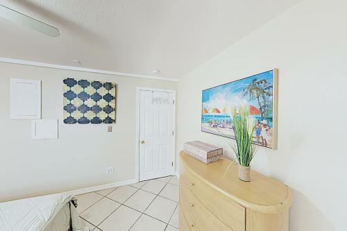 Apartamento New Listing! Shoreside Condo - Walk To Waves Condo