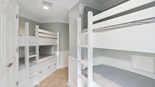 Private Pool, Private Beach Access Point, Beach Music- A Seagrove Delight!