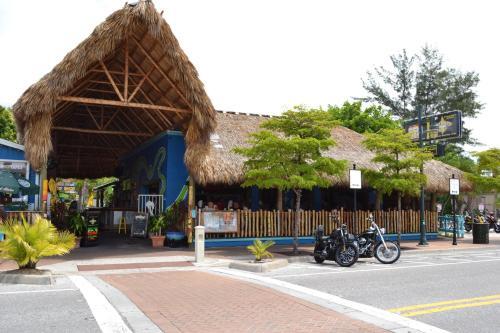 Apartamentos Siesta Beach House 5950 #311