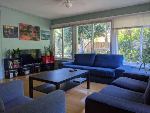 Vantage House 3 Bed 1 Full Bath 1 Half Bath