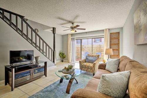 Tampa Townhome With Pool Near Top Attractions!