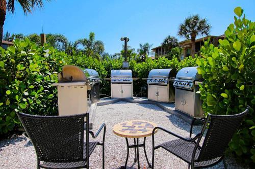 Tropical Private Condo On Sanibel's Quiet West End - Blind Pass B207