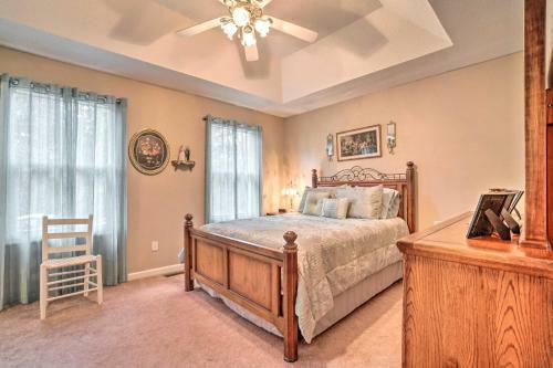 Charming Mountain Home With Deck In Blairsville!