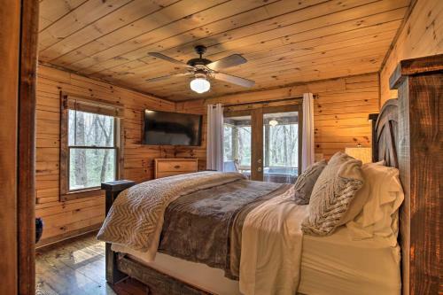 Picturesque Mtn Cabin With Hot Tub And Fire Pit!