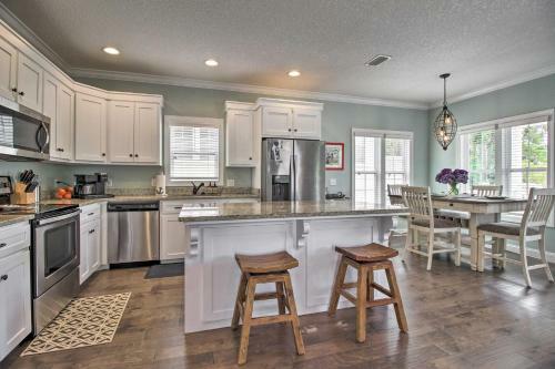 Spacious St Simons Home, 4 Mi To East Beach!