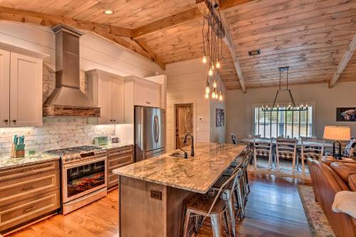 Cork And Creek Cottage With Mtn And Pasture Views!