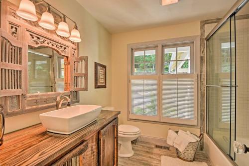Luxury Lakefront Hiawassee Cottage With Boat Dock!