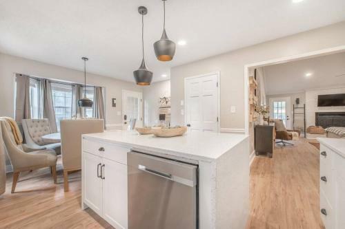 Stylish & Spacious Home Near Atl