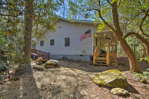 Secluded Lavinder Laurel Leaf Cottage Near Creek