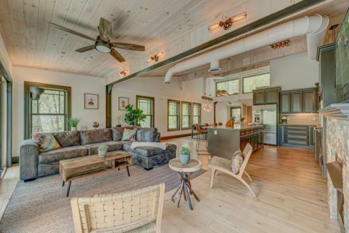 Falcons Nest By Escape To Blue Ridge