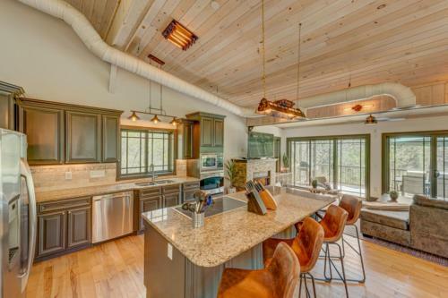 Falcons Nest By Escape To Blue Ridge