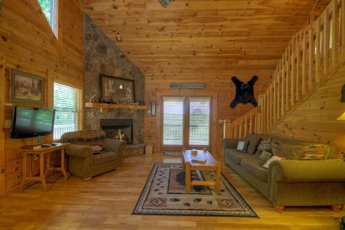 Bear Ridge Hideaway- Secluded Mtn View