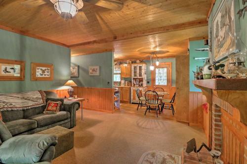 Cozy Pine Mountain Cabin With Screened Porch And Yard!