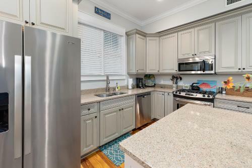 1052 Village Oals Lane