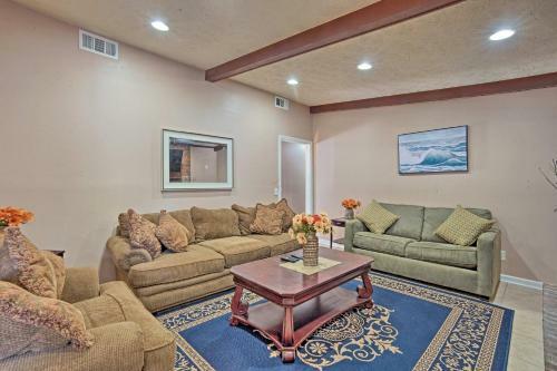 Updated Savannah Home With Yard - Near River Street!
