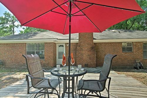 Updated Savannah Home With Yard - Near River Street!