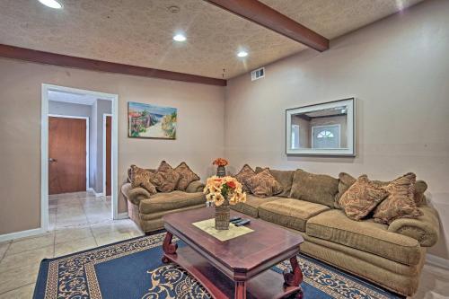 Updated Savannah Home With Yard - Near River Street!