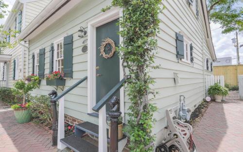 Freeman's Cottage By Lucky Savannah