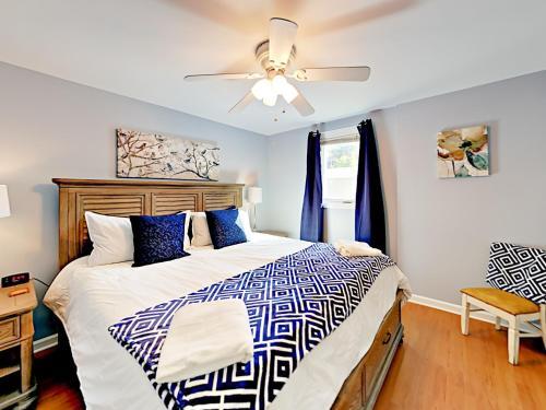Apartamento New Listing! 3 Charming Units, 2 Blocks To Park Duplex