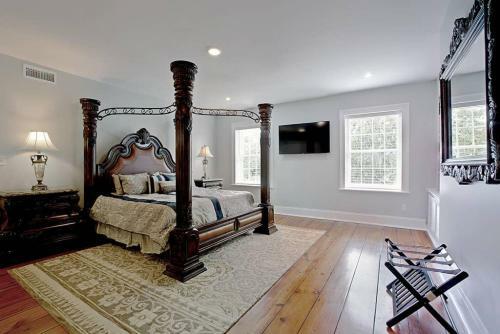 Newly Renovated 4 Bed 3 Bath And 2 Parking Spots