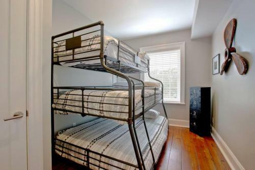 Newly Renovated 4 Bed 3 Bath And 2 Parking Spots