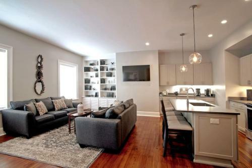 Newly Renovated 4 Bed 3 Bath And 2 Parking Spots