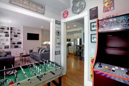 Newly Renovated 4 Bed 3 Bath And 2 Parking Spots