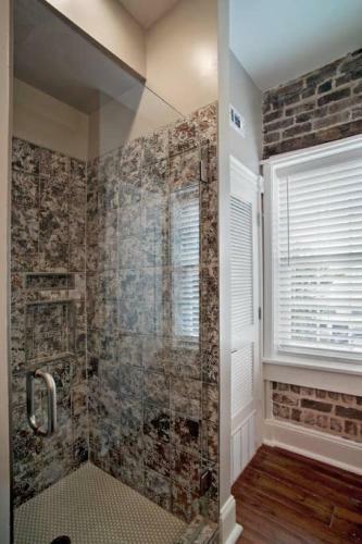 Newly Renovated 4 Bed 3 Bath And 2 Parking Spots