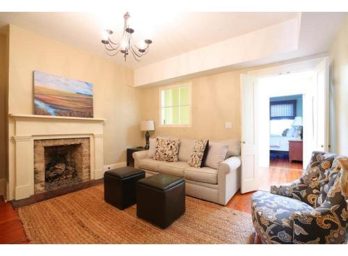 Oglethorpe Square Main + Garden By Lucky Savannah
