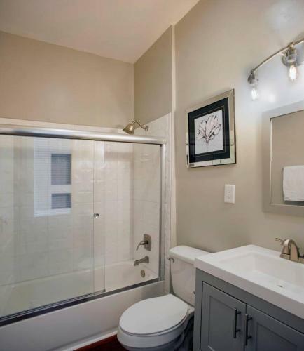 4 Bedroom Large Renovated Townhouse
