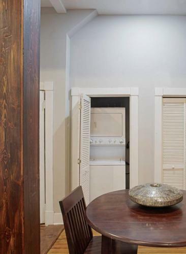 4 Bedroom Large Renovated Townhouse