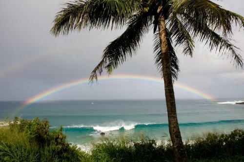 Blue Mahina At Sunset Beach Home