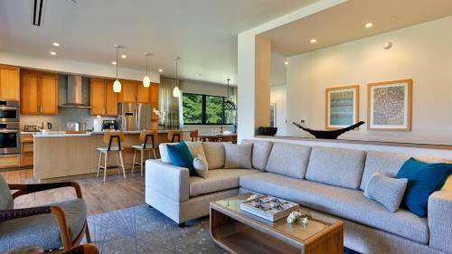Maui Westside Presents: Luana Garden Villas 14d