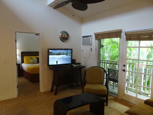Aina Nalu Infinity Pool & Cabana Full AC